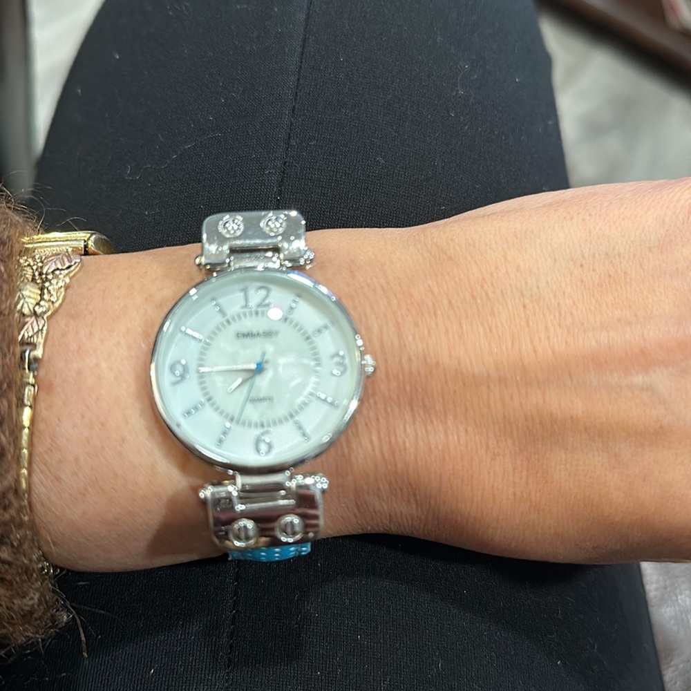 Embassy watch! - Picture 4 of 5